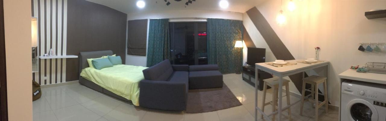 Warm Stay At Trefoil Setia Alam Exterior photo