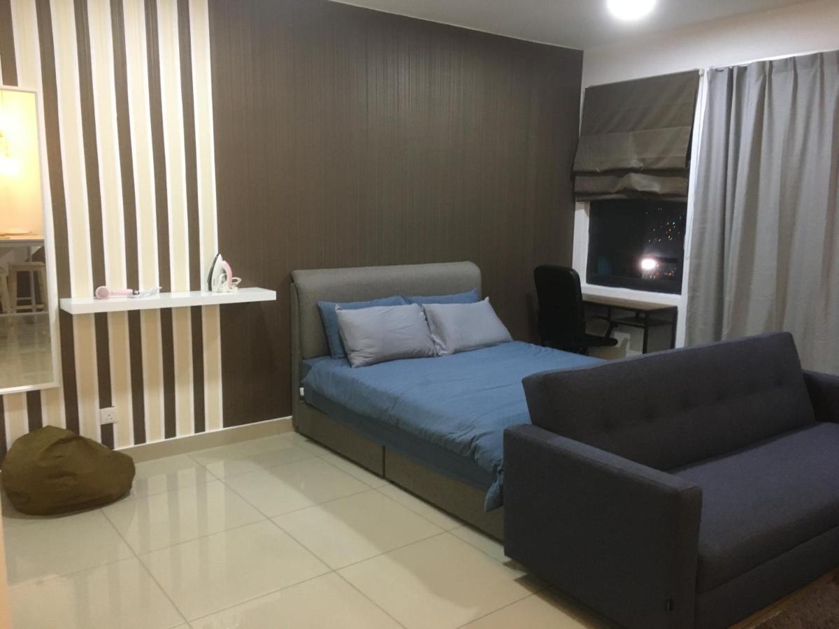 Warm Stay At Trefoil Setia Alam Exterior photo
