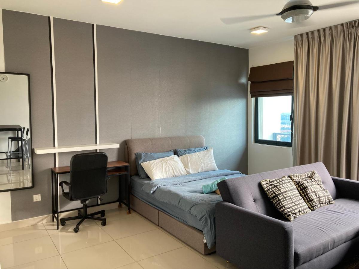 Warm Stay At Trefoil Setia Alam Exterior photo
