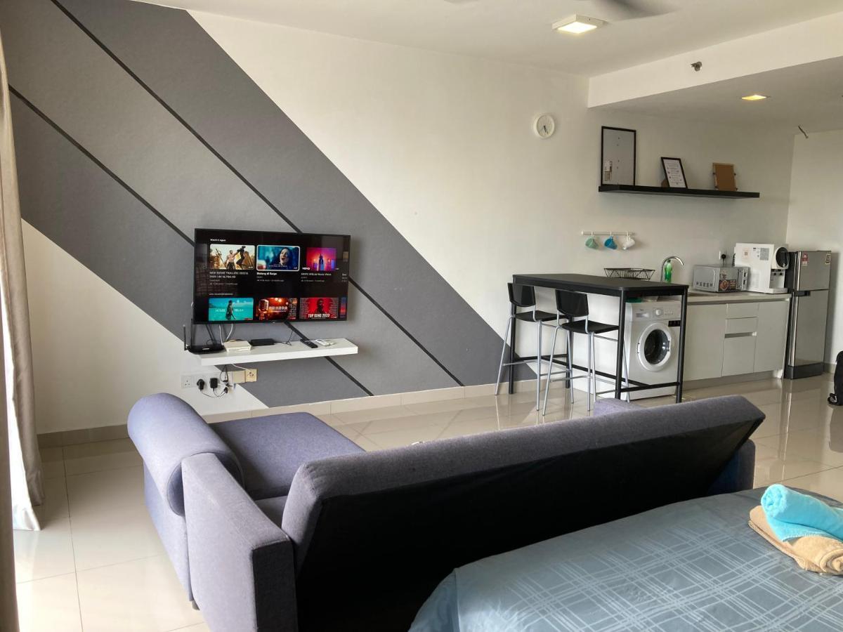 Warm Stay At Trefoil Setia Alam Exterior photo