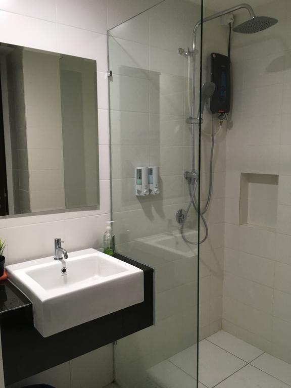 Warm Stay At Trefoil Setia Alam Exterior photo