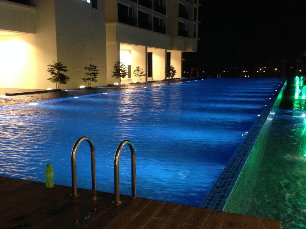 Warm Stay At Trefoil Setia Alam Exterior photo
