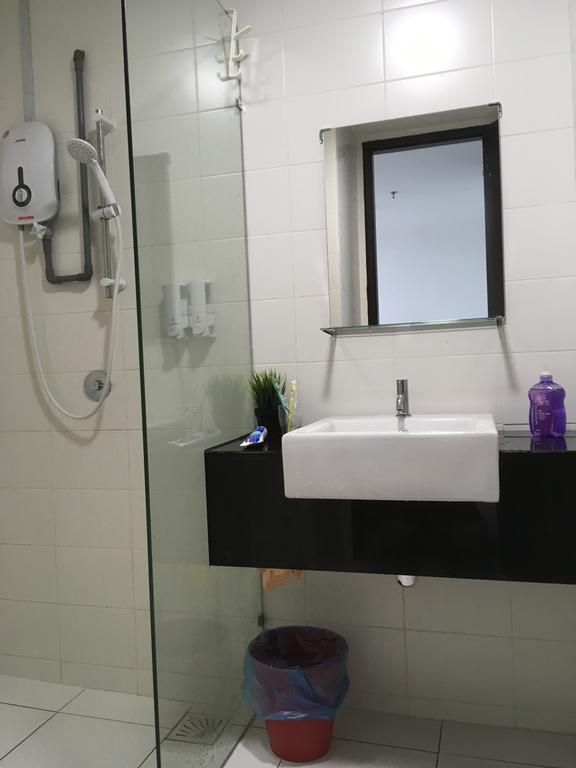 Warm Stay At Trefoil Setia Alam Exterior photo