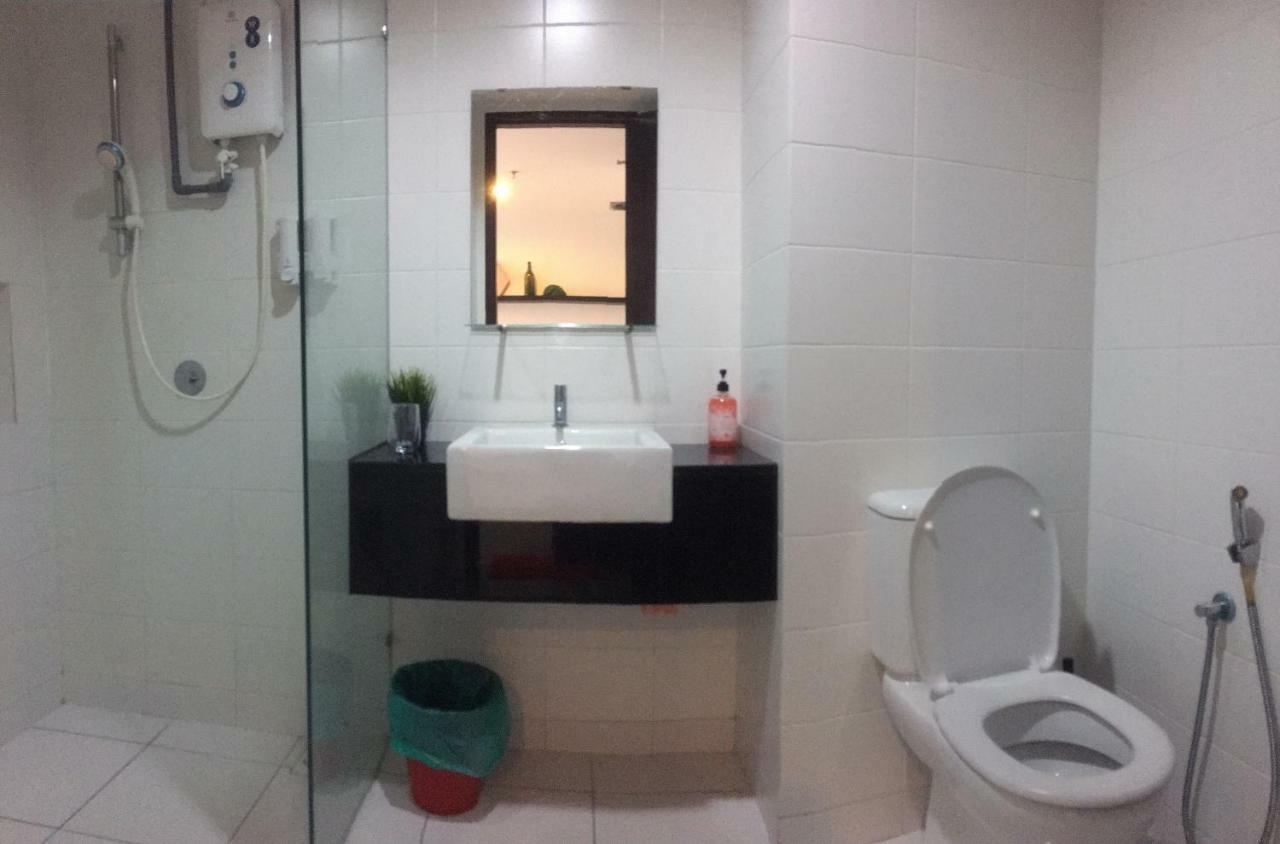 Warm Stay At Trefoil Setia Alam Exterior photo