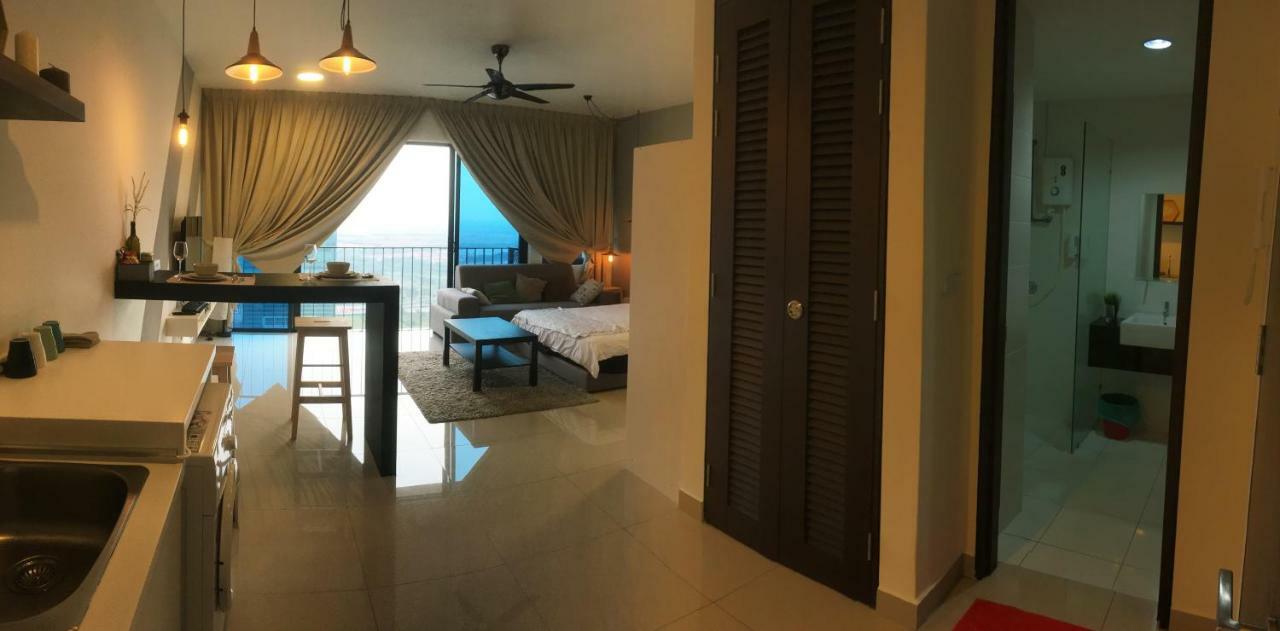 Warm Stay At Trefoil Setia Alam Exterior photo