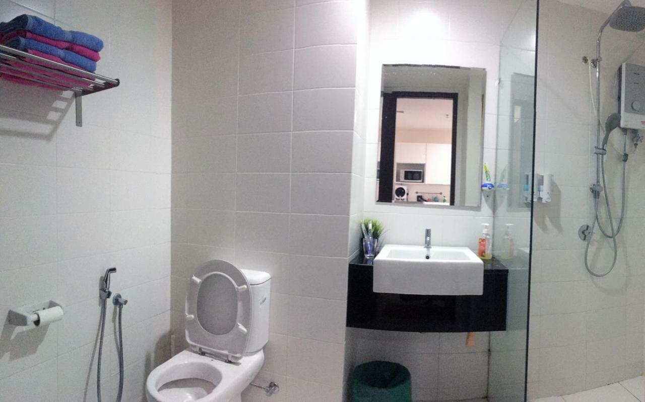Warm Stay At Trefoil Setia Alam Exterior photo